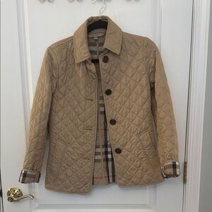 Burberry Copford Tan Quilted Lightweight Jacket for Transitional Weather